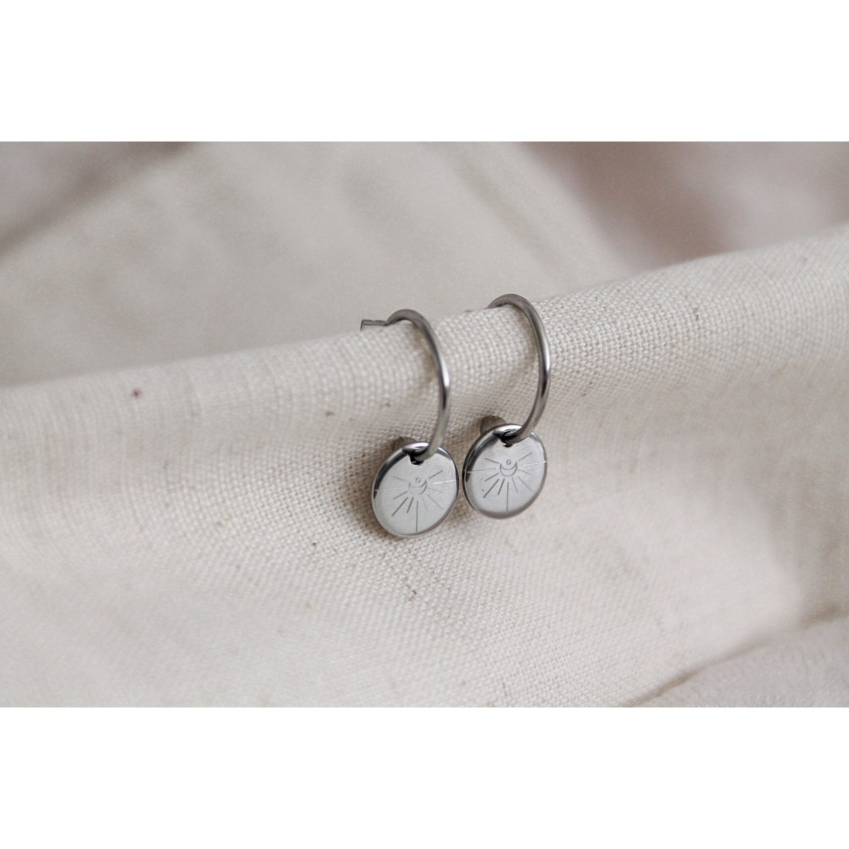 Ohrringe mit Halbmond-Gravur – Silber