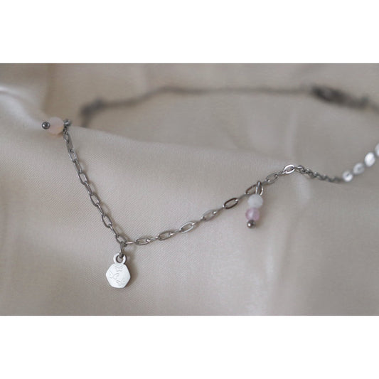 Halskette mit rosafarbenem Opal, Kunzit und Schmetterlingen – Silber