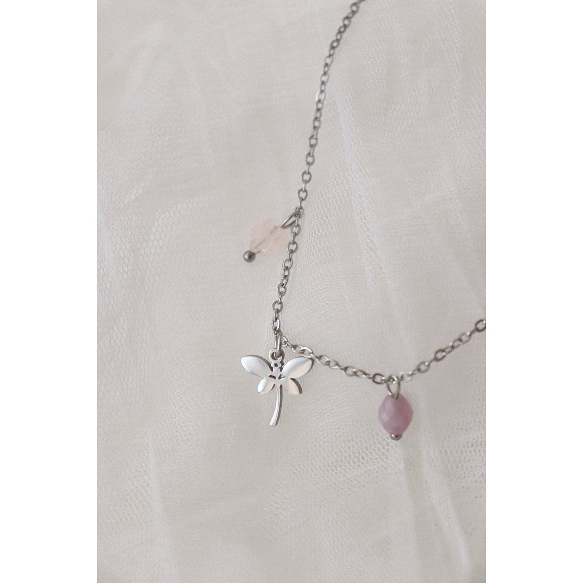 Halskette mit Libellen-Rosenquarz-Blume und Kunzit – Silber