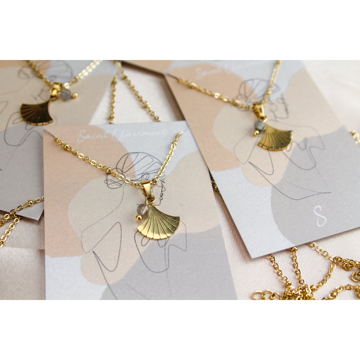 Halskette Ginkgo & Labradorit – Gold