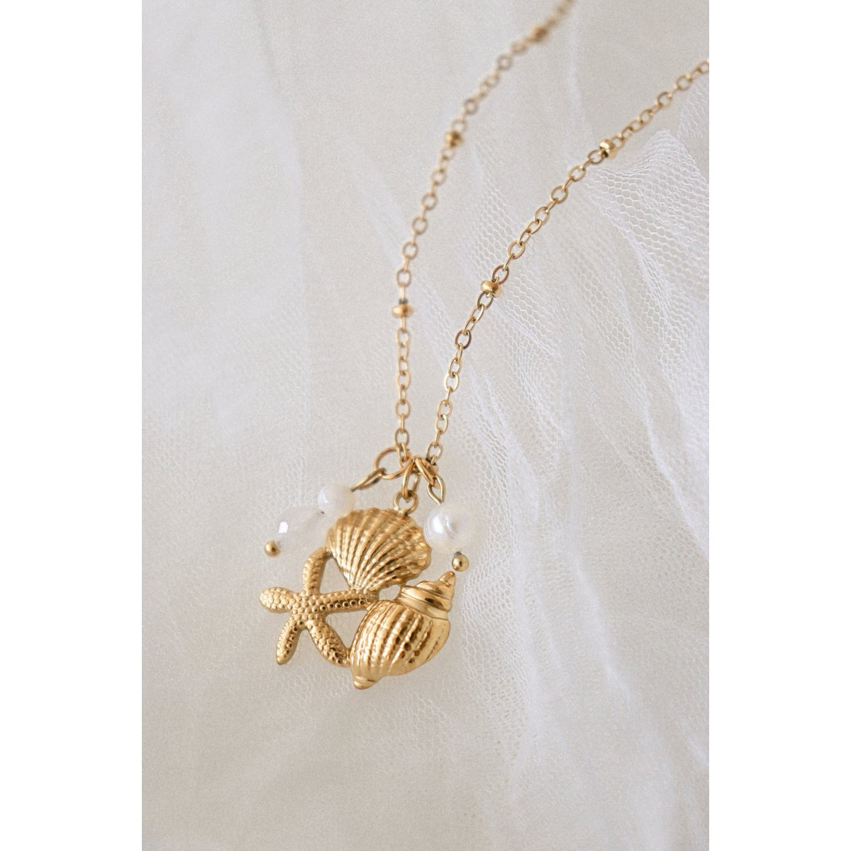 Halskette mit Seestern und Muschel, Perle und Jade – Gold