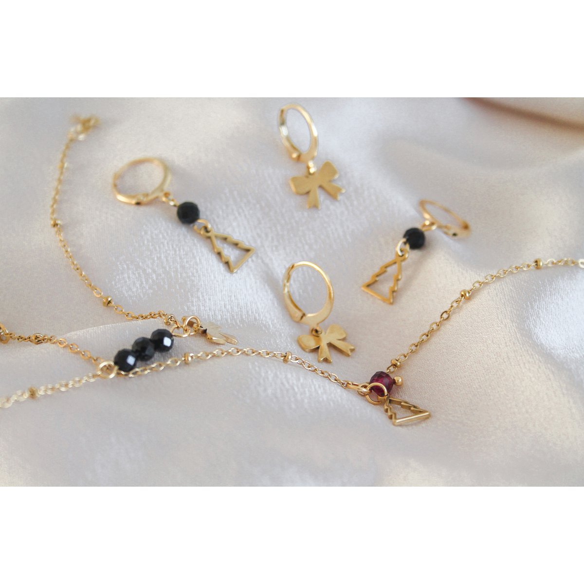 Armband Weihnachtsbaum & Granat – Gold