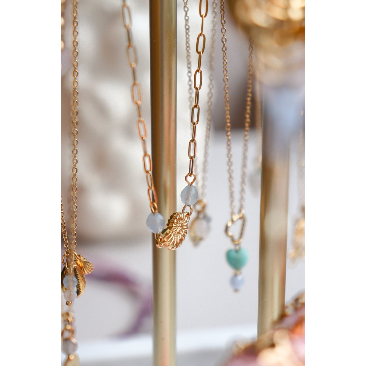 Muschelkette Aquamarin – Gold
