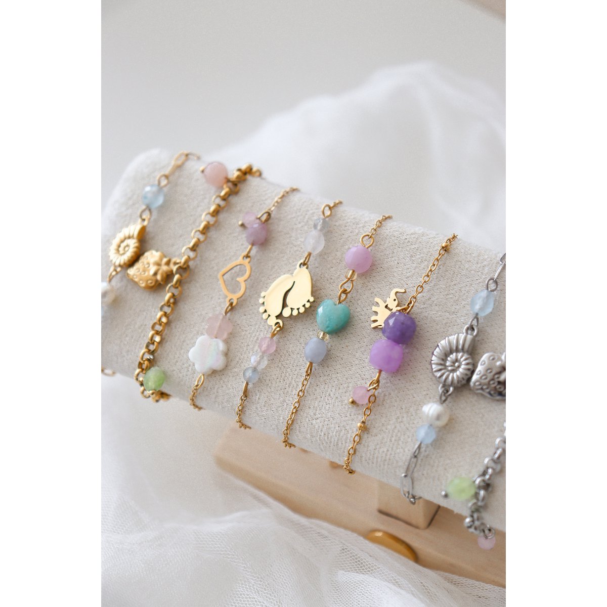 Rosenquarz-Kunzit-Armband Herz und Blumen – Gold