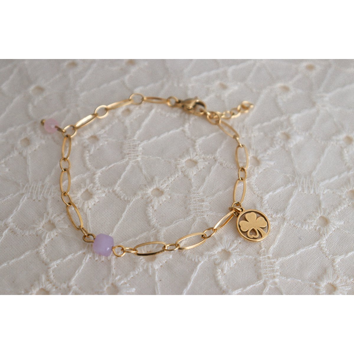 Armband aus Chalcedon, Rosenquarz und vierblättrigem Kleeblatt – Gold