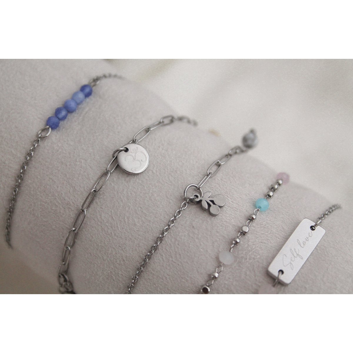Armband Howlith & Kirsche – Silber