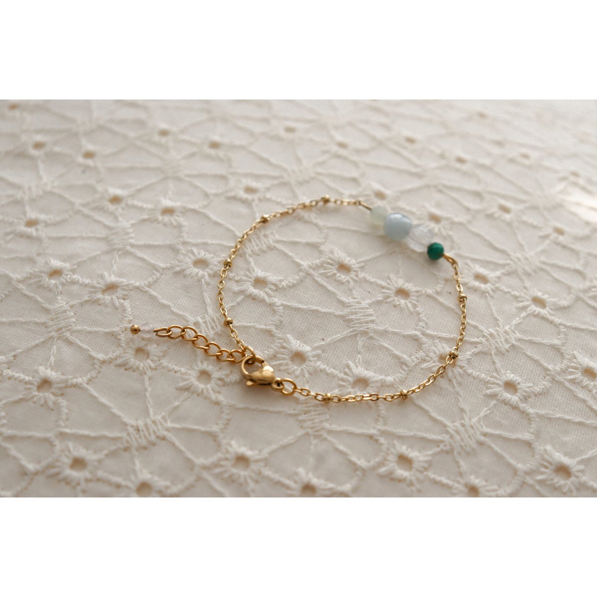Positives und liebevolles Armband – Gold