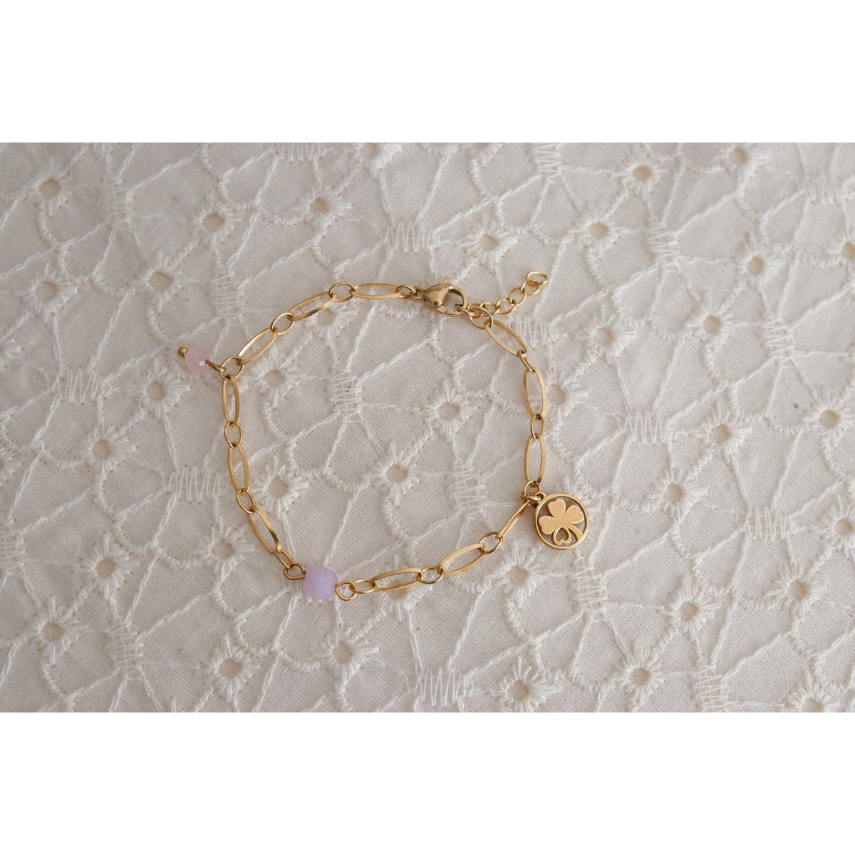 Armband aus Chalcedon, Rosenquarz und vierblättrigem Kleeblatt – Gold