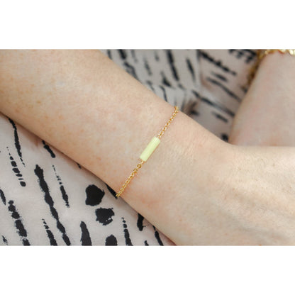 Armband aus Zitronenjade, Mondstein und Blumen – Gold