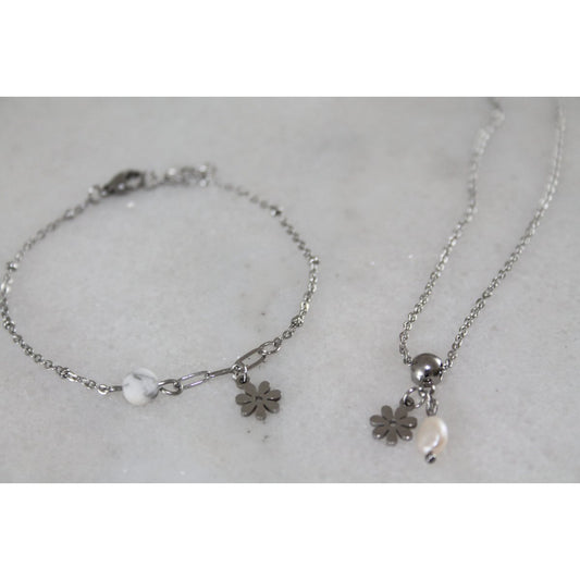Blumen- und Perlenkette – Silber