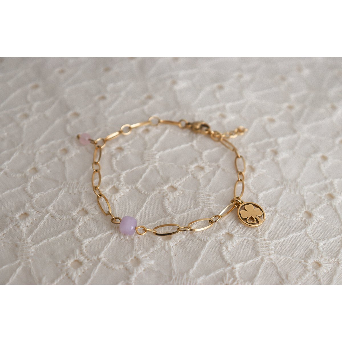Armband aus Chalcedon, Rosenquarz und vierblättrigem Kleeblatt – Gold