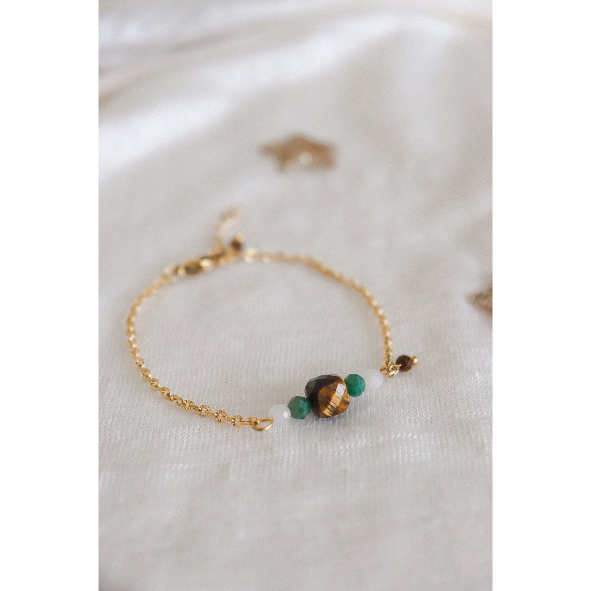 Armband mit Tigerauge und Smaragd – Gold