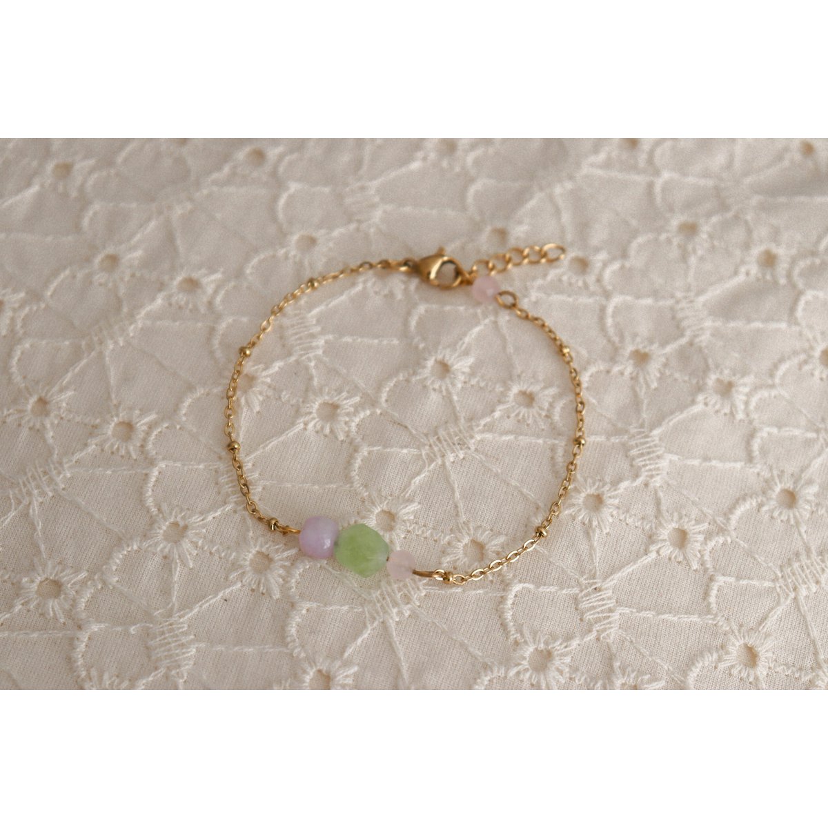 Peridot-, Chalcedon- und Rosenquarz-Armband – Gold