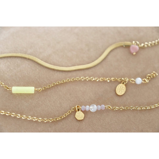 Armband aus Zitronenjade, Mondstein und Blumen – Gold