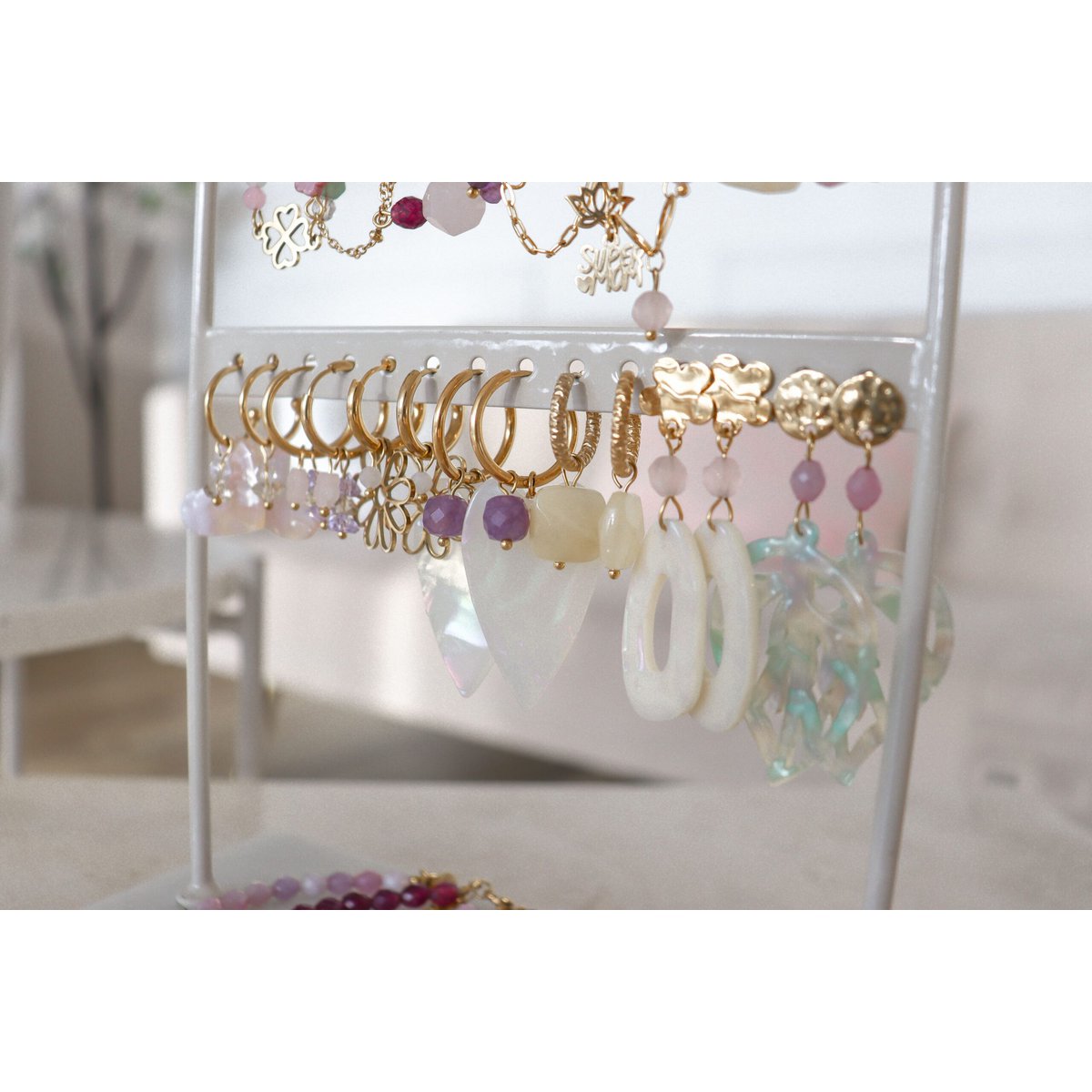 Amethyst-Perlmutt-Herz-Ohrringe – Gold
