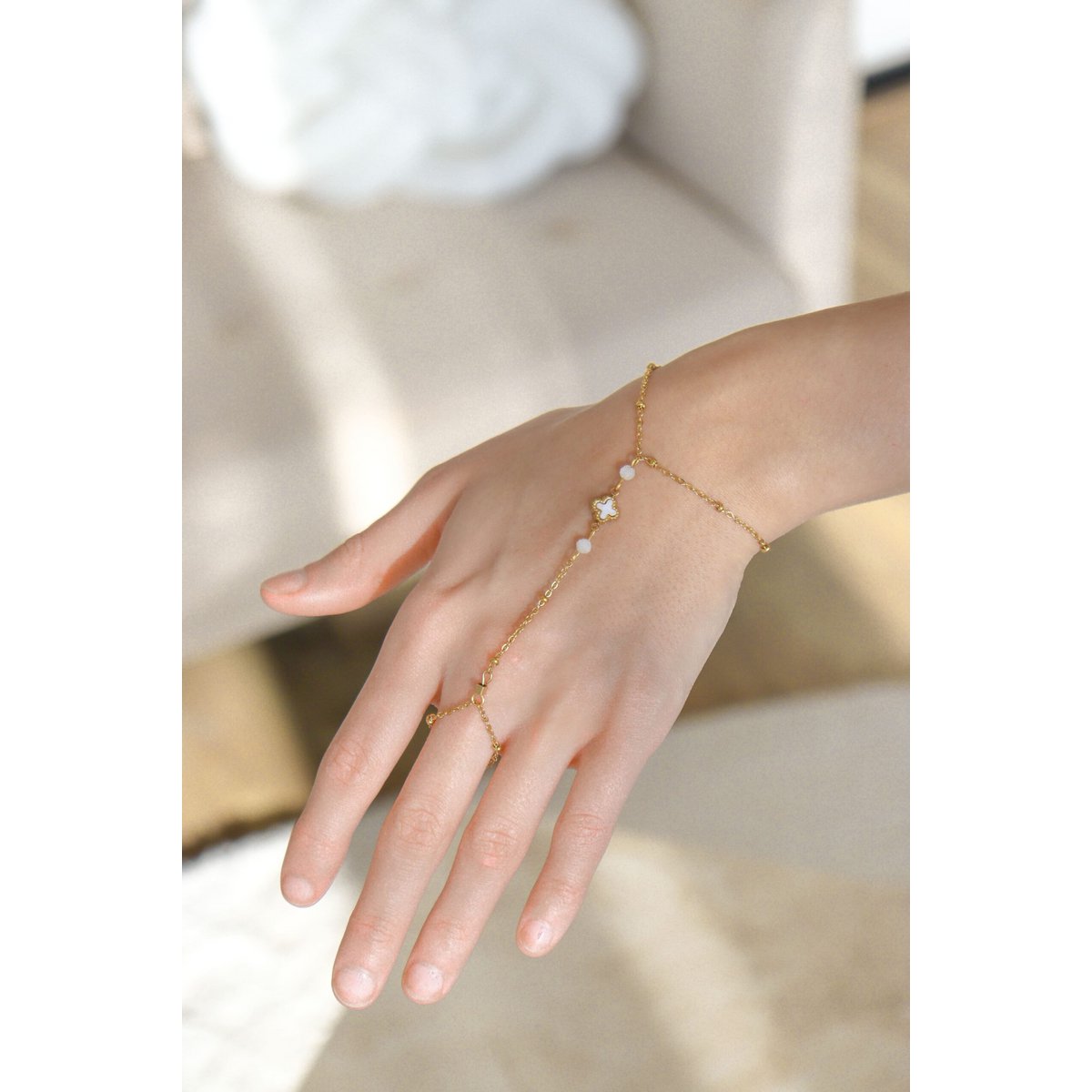 Handkette Mondstein & Kleeblatt – Gold