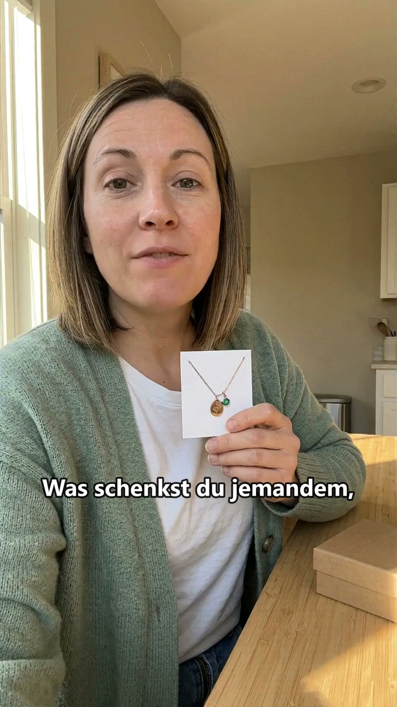 Kurzes Video: Geburtsblumen-Kette und Geburtsstein-Anhänger als Geschenk zum Geburtsdatum, erklärt in 43 Sekunden